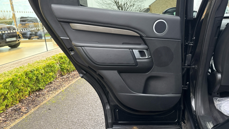 Land Rover Discovery 3.0 D300 Metropolitan Edition 5dr Auto Diesel Station Wagon